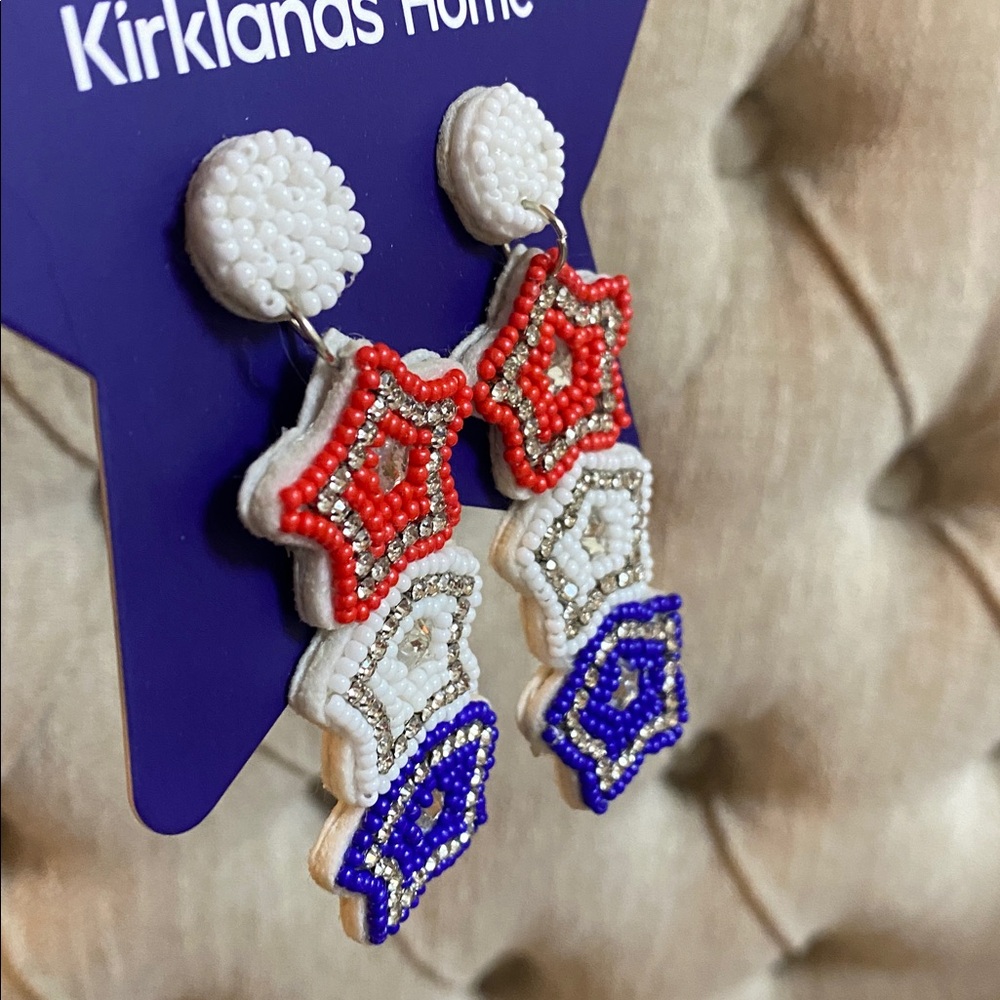 Red White & Blue NWT Beautiful 3” Lightweight Beaded Rhinestone Star Earrings